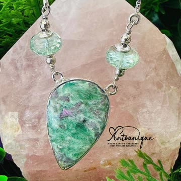 💎 Ruby Fuchsite and Prasiolite Necklace: ⁣A Harmonious Fusion 📿⁣