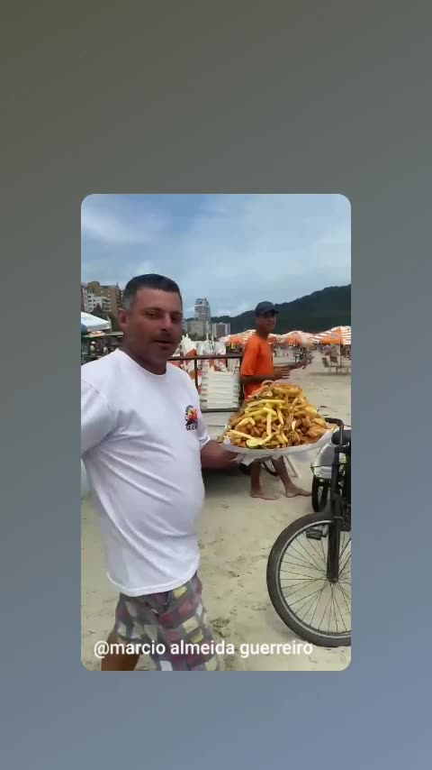 Family combo of onions and fries on the coast of São Paulo