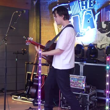 7000 Apart singing Abba's Dancing Queen at The Flagstone Bar