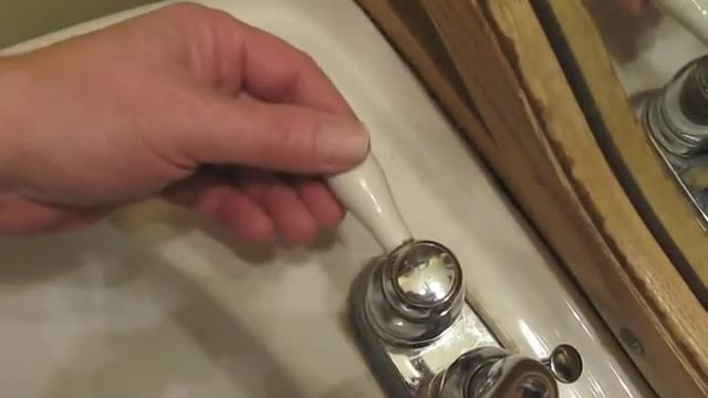 Part 1 of 2: How to Fix a Dripping Faucet