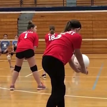 When your teammate has your back 🏐😅