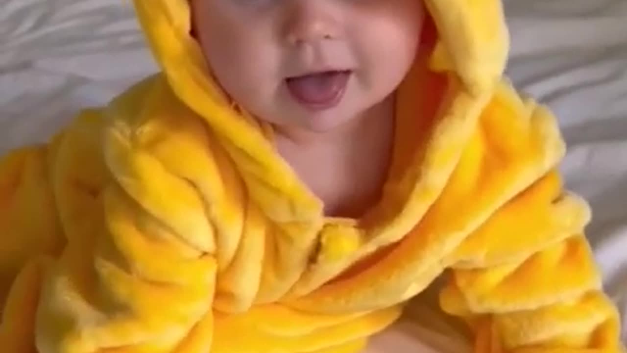 LOVELY BEAUTIFUL BABY LAUGHING BABY