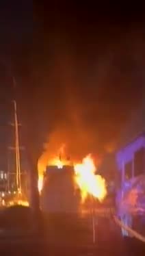 Yacht carrying ammunition and pyrotechnics catches fire, sinks at the Marina del Rey in California