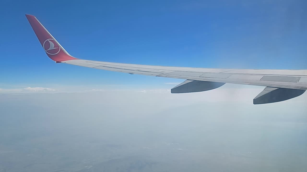 Turkish Airlines B737-800 take off from Skopje