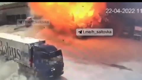 The moment of the explosion of the "Nova Bochka" station for the distribution of parcels in Ukraine