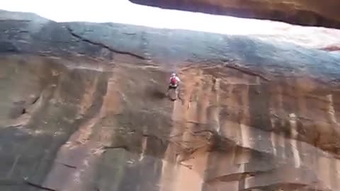 Repelling the arch in Moab