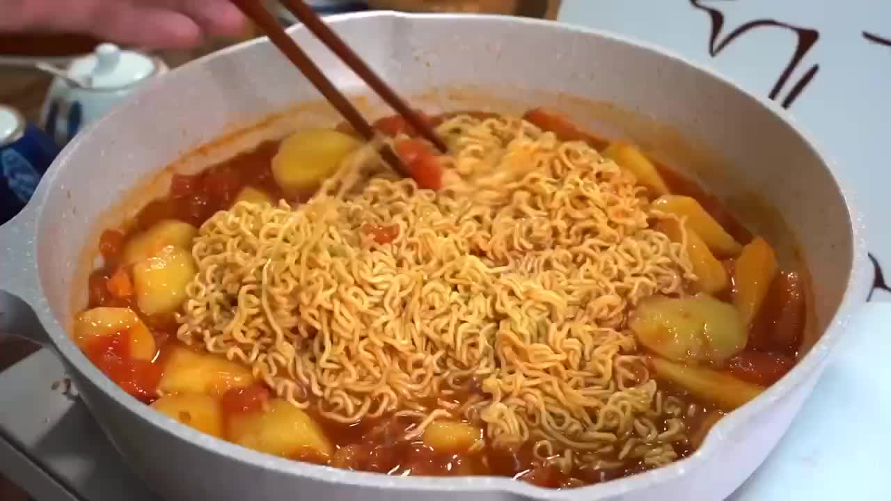 Tomato noodles