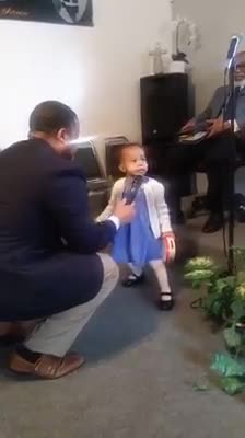 Singing is without a doubt in this little girl's genes