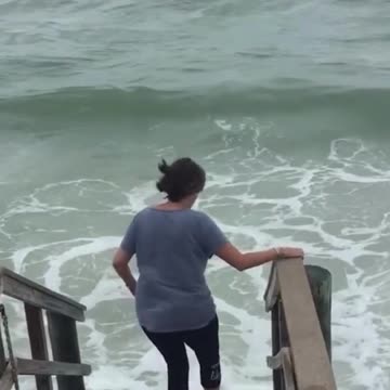 my mom wanted a picture by the water 🤣