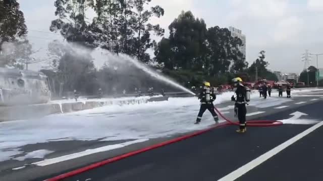 Tanker Lorry Explodes Into Fireball As Driver Uses Phone 02