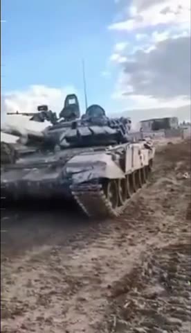 UKRAINE: XE TĂNG T-72 BỊ BINH SĨ NGA BỎ RƠI TRONG TÌNH TRẠNG HOÀN HẢO. HẾT NHIÊN LIỆU❗️
