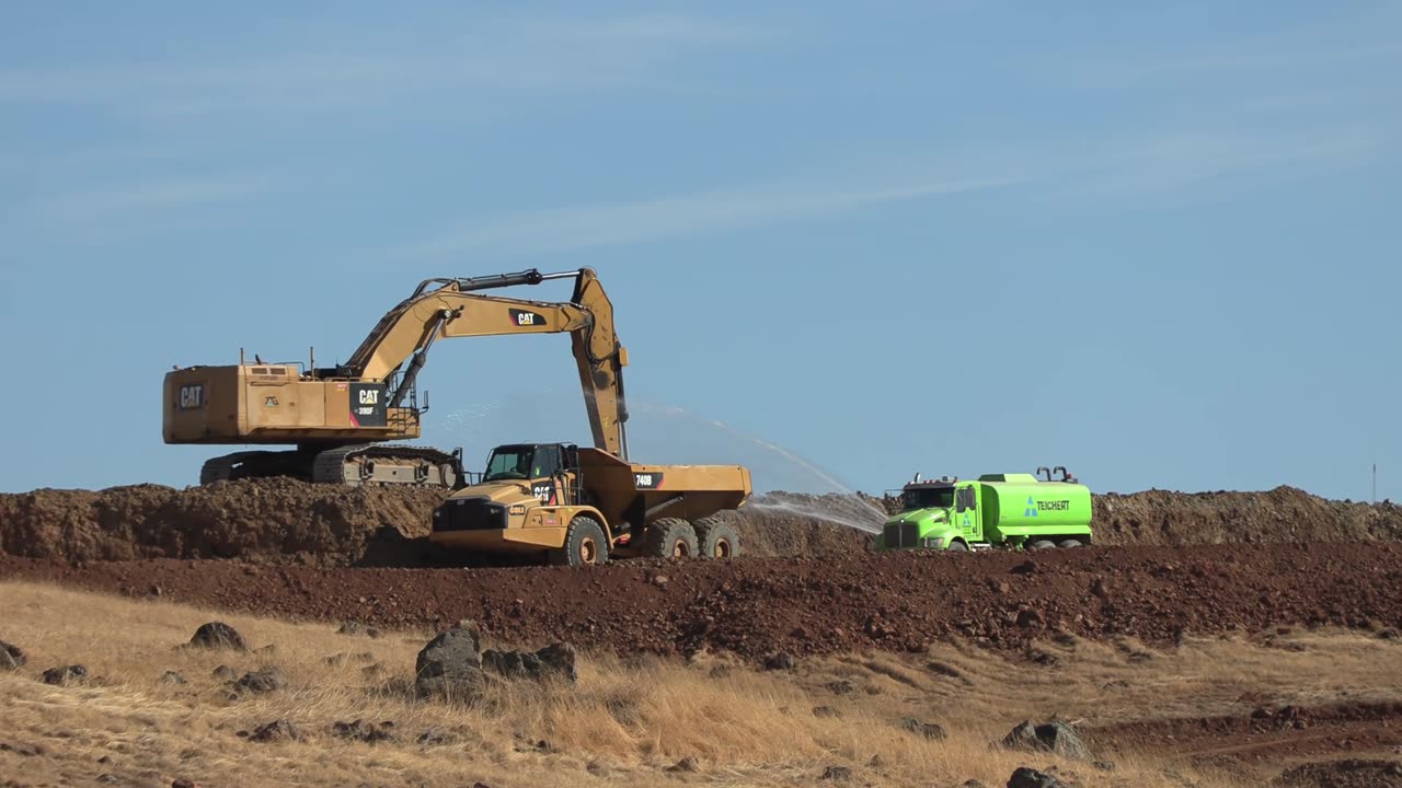 CAT 390F Excavator 745 Articulated Haul Truck