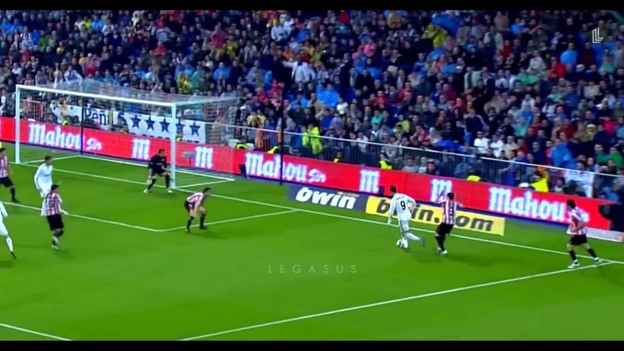 Cristiano Ronaldo Nutmegs