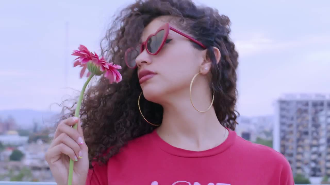 Fashion model with sunglasses and a flower