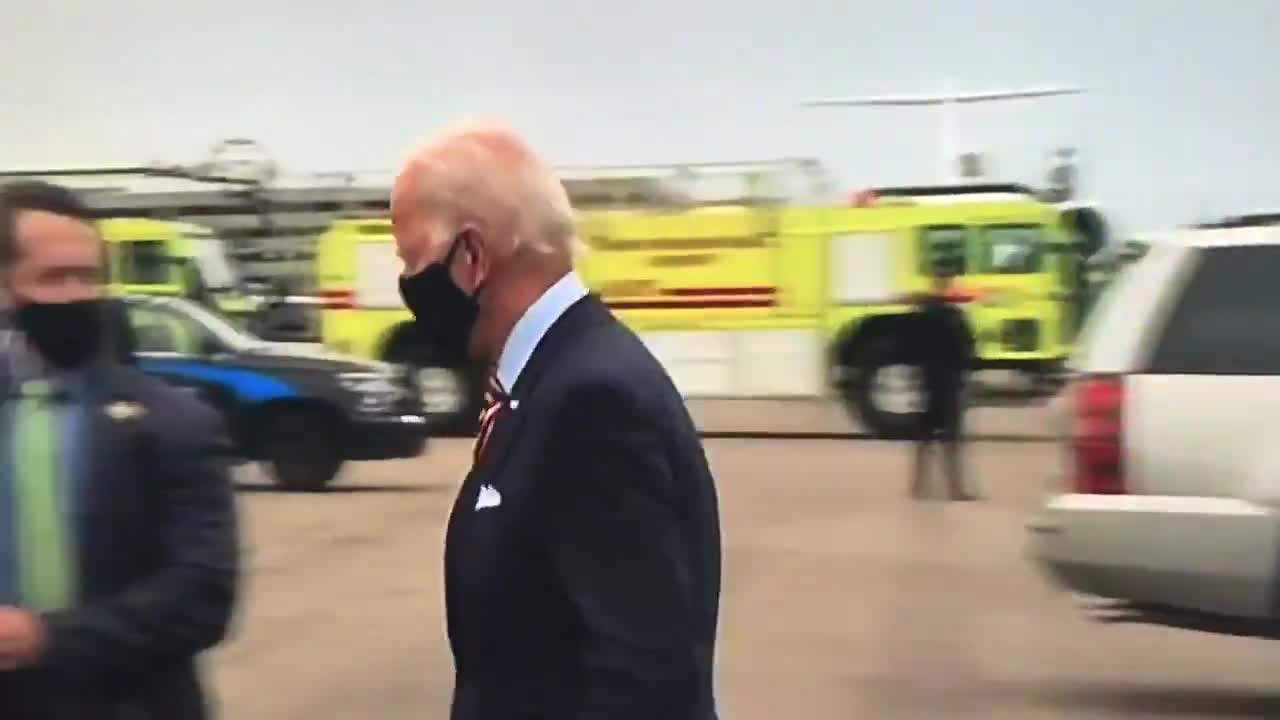 Biden arriving and waving to an empty field