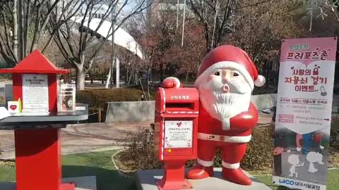 This is Santa Claus mailbox. Use it when making Christmas videos