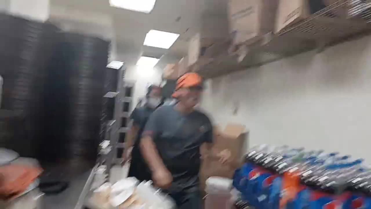 Mox Vlogs[73]messing around in the work