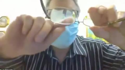 Médico demuestra cómo las mascarillas son inservibles