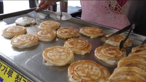 The owner of his own innovative pancakes - unusual street food! Part 2