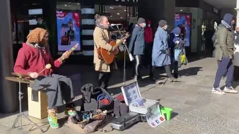 Suonando per strada a -4 gradi "Generale"