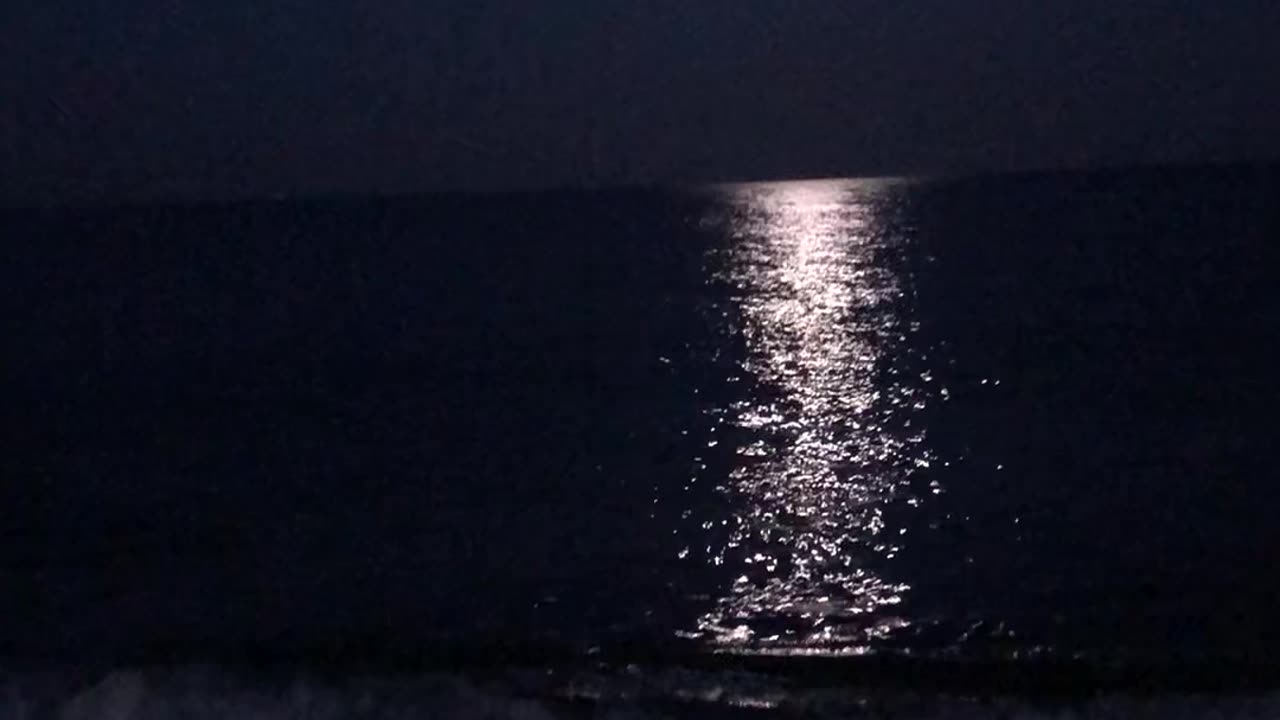 relaxing waves and moon lights