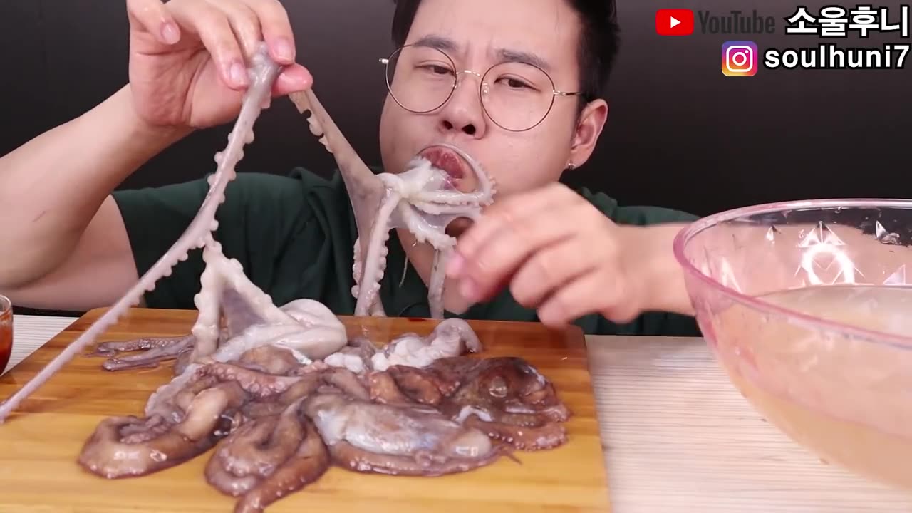 "Seafood Adventure: Sliced Raw Octopus Mukbang