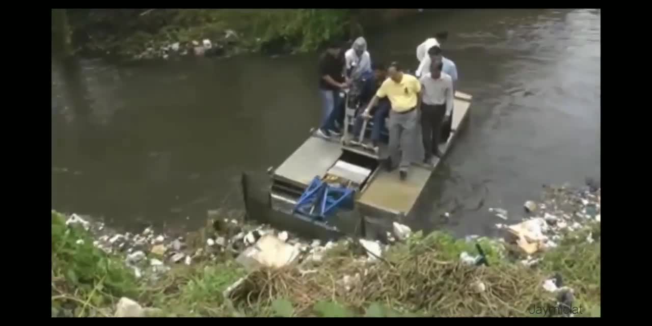 Second Titanic sinking scene