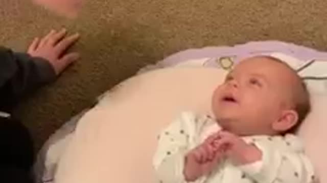 this mother started singing to her adorable baby girl