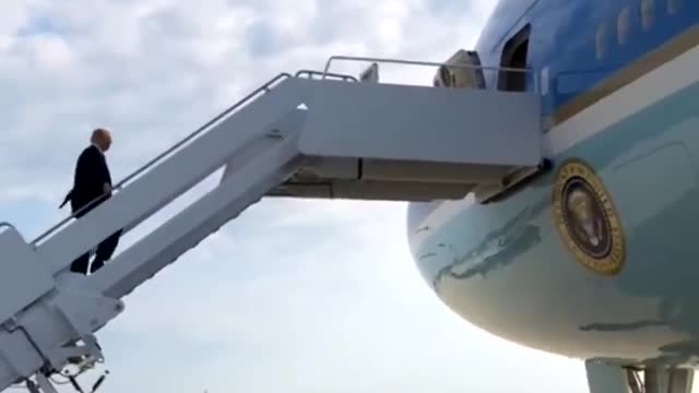 President Trump Getting On Air Force One Like A Boss !