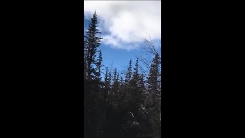 Un camionneur au Québec, Canada a capturé cet objet