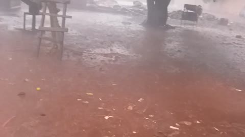 Grande chuva no interior