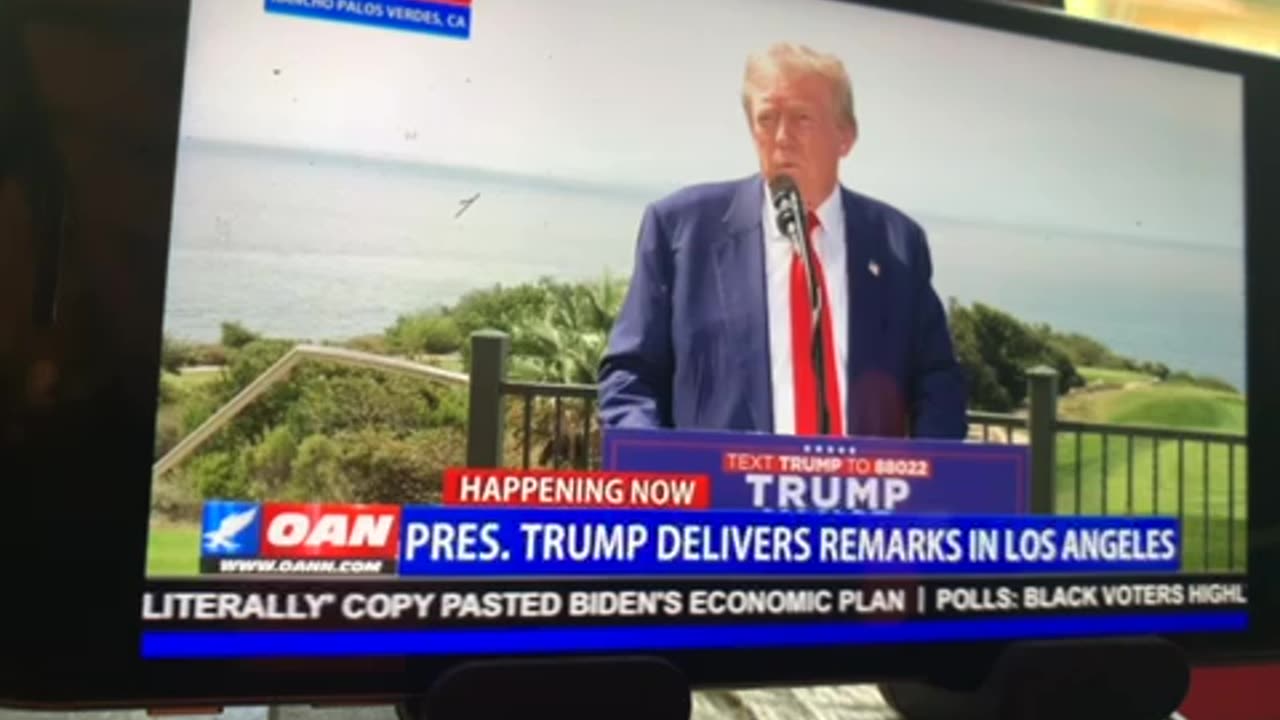 OAN president trump talks to be fake news & takes questions at his Los Angeles golf course