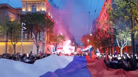 Demonstrace v Bělehradu 15.4. na podporu Ruska