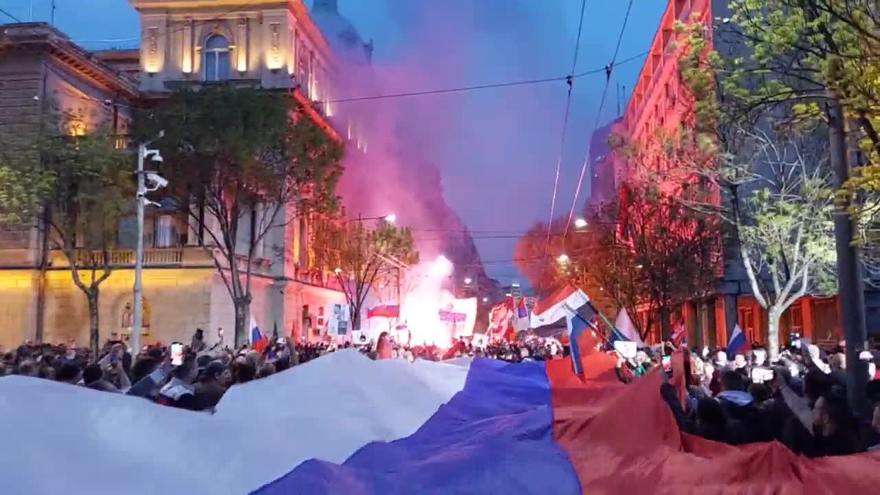 Demonstrace v Bělehradu 15.4. na podporu Ruska