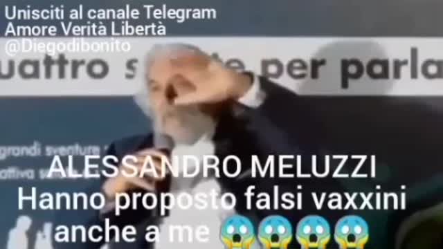 Ecco UNO dei "CENTO MODI" per far finta di vaccinarsi davanti alle telecamere,🎥 facendosi inoculare "IL NULLA".💩👎