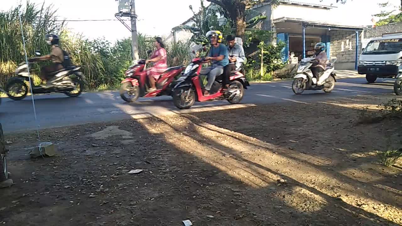 Jalanan Ramai kendaraan, yang lewat