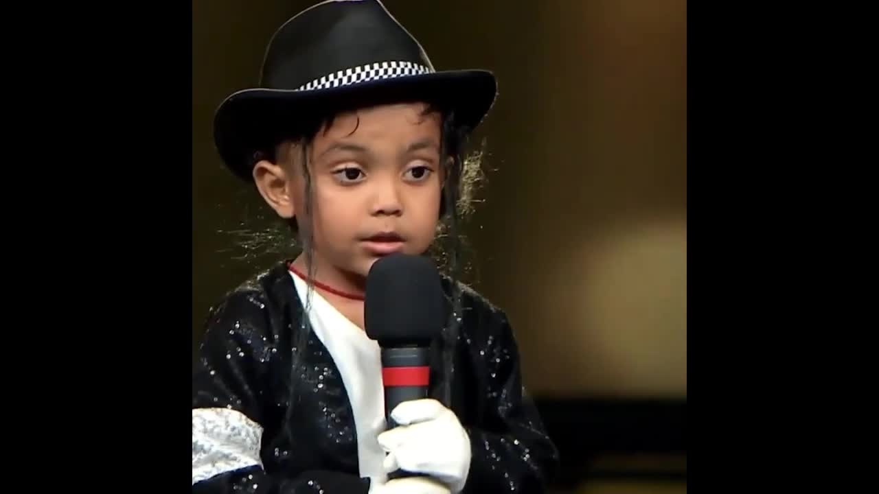 World's Smallest Michael Jackson at Dance Deewane...