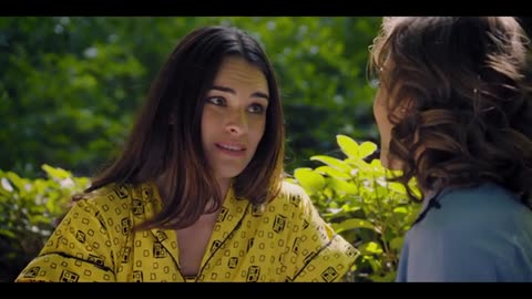 Un fotógrafo pilla a Marta y Fina besándose... ¿Está en peligro su secreto?