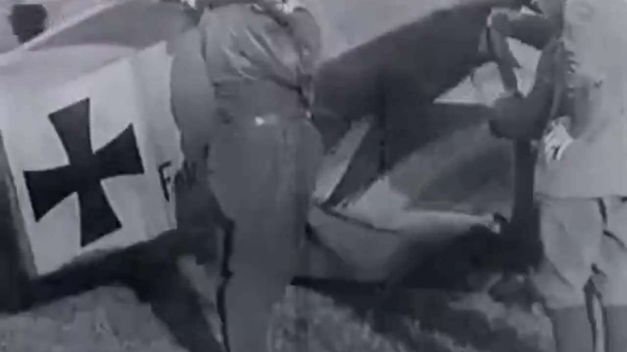 1917 rare footage of the Red Baron and his famous plane (no audio)