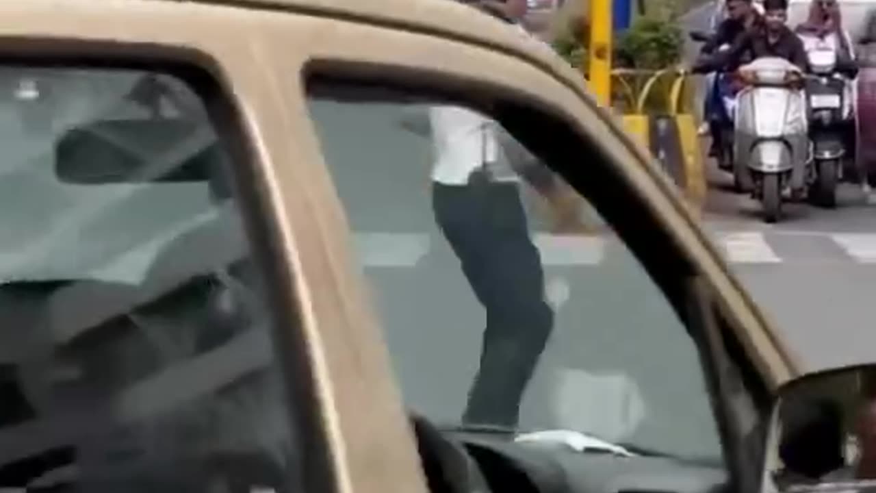 This cop proves that there is NO such thing as boring work. 🤣