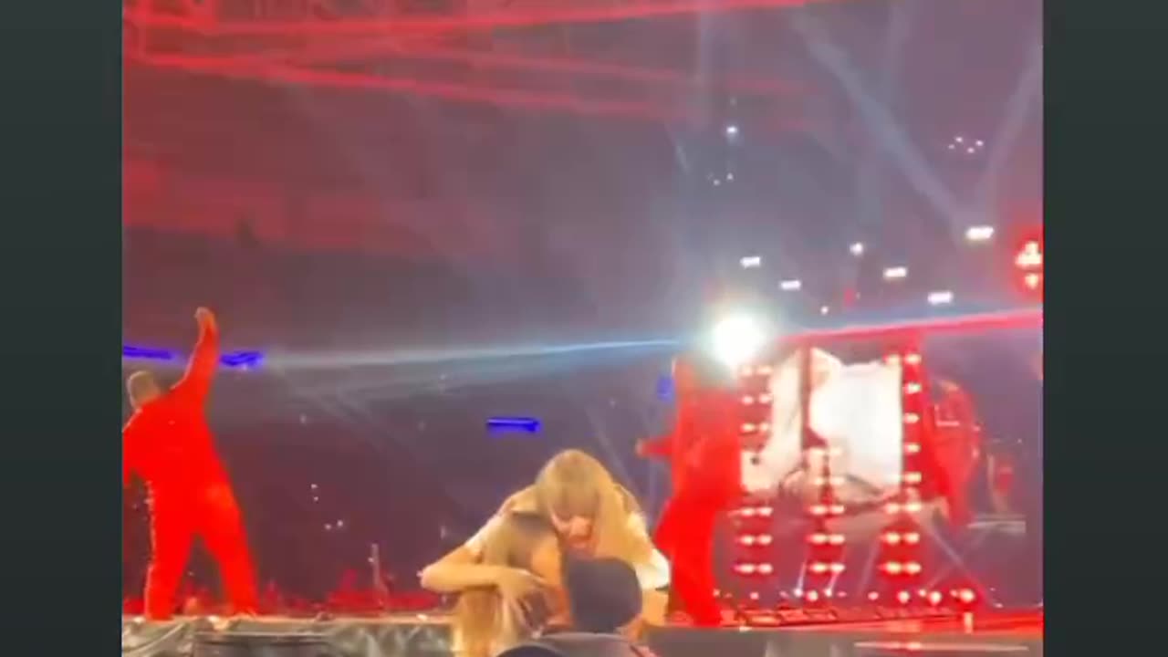 Moment at Taylor's concert 🥺🥺
