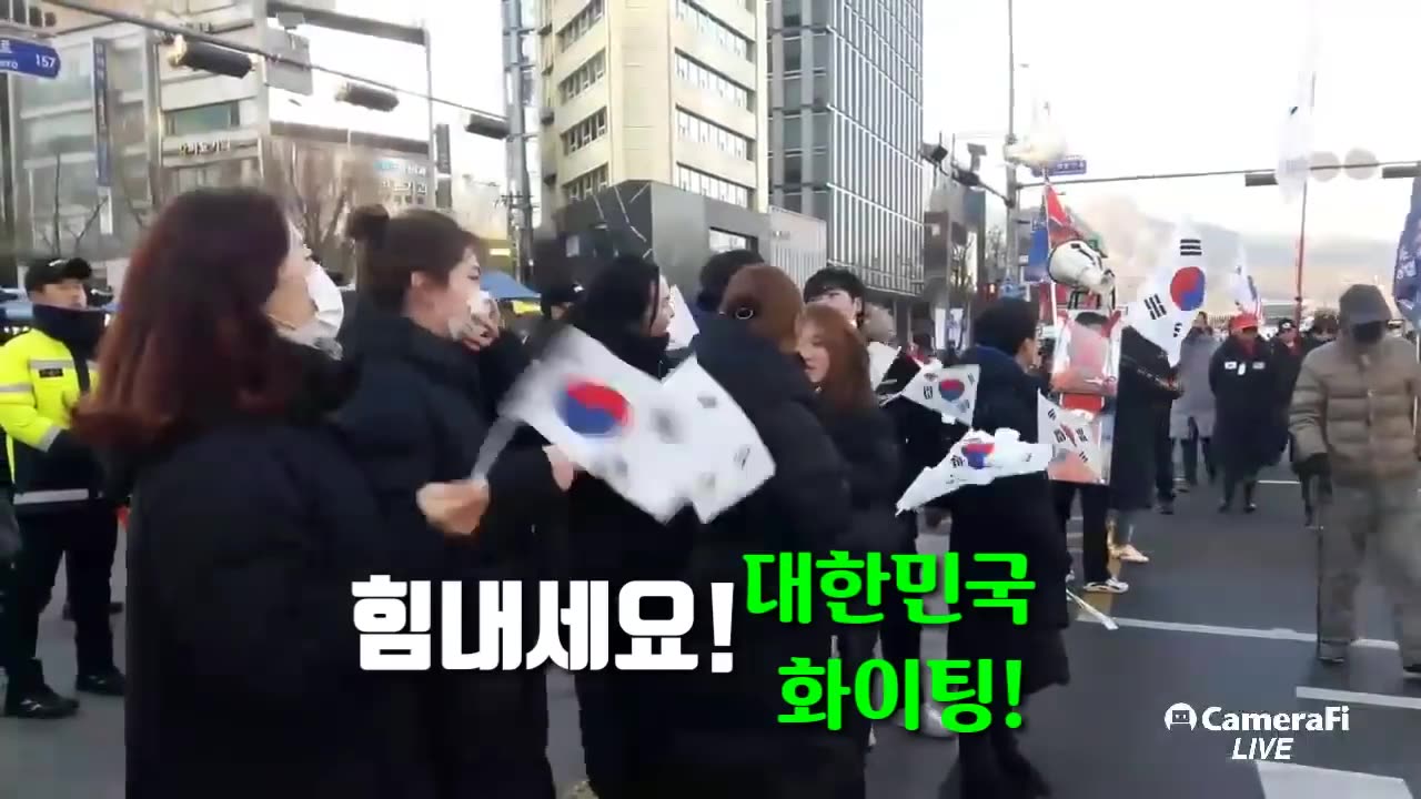20190128_V3_S01(zdGEDgA6o88)젊은이들 고맙다! 구국행진에 힘을 실어주는 젊은세대의 환호를 보라!