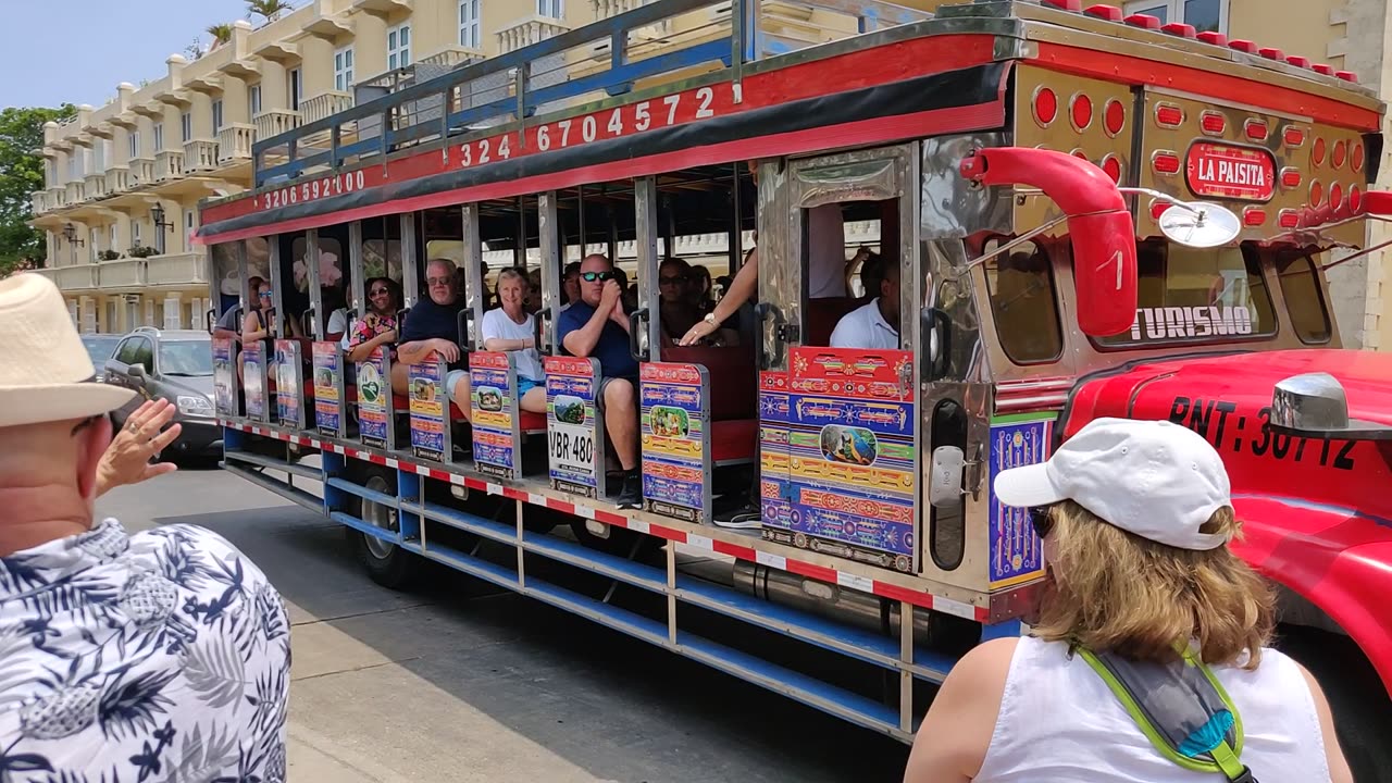 Autobús turístico en Cartagena, Colombia .