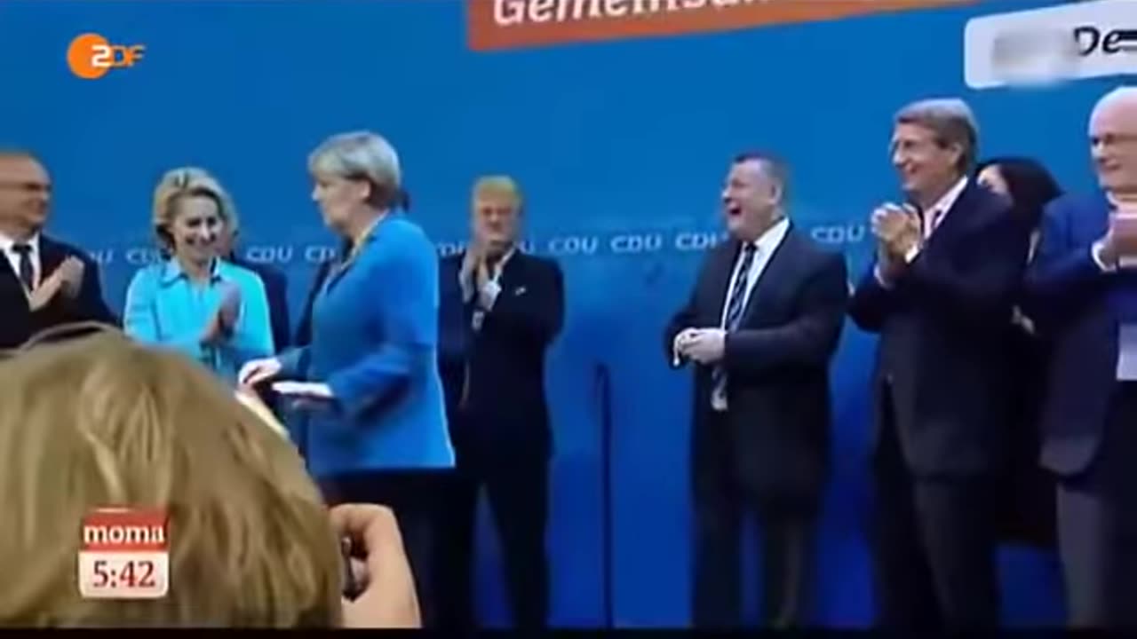 EMLÉKEZZÜNK! - Angela Merkel gyűlöli a német zászlót? (2013.09.22.)