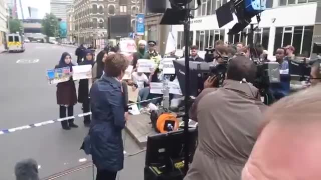 The way CNN and other Media manipulate the "crowd"