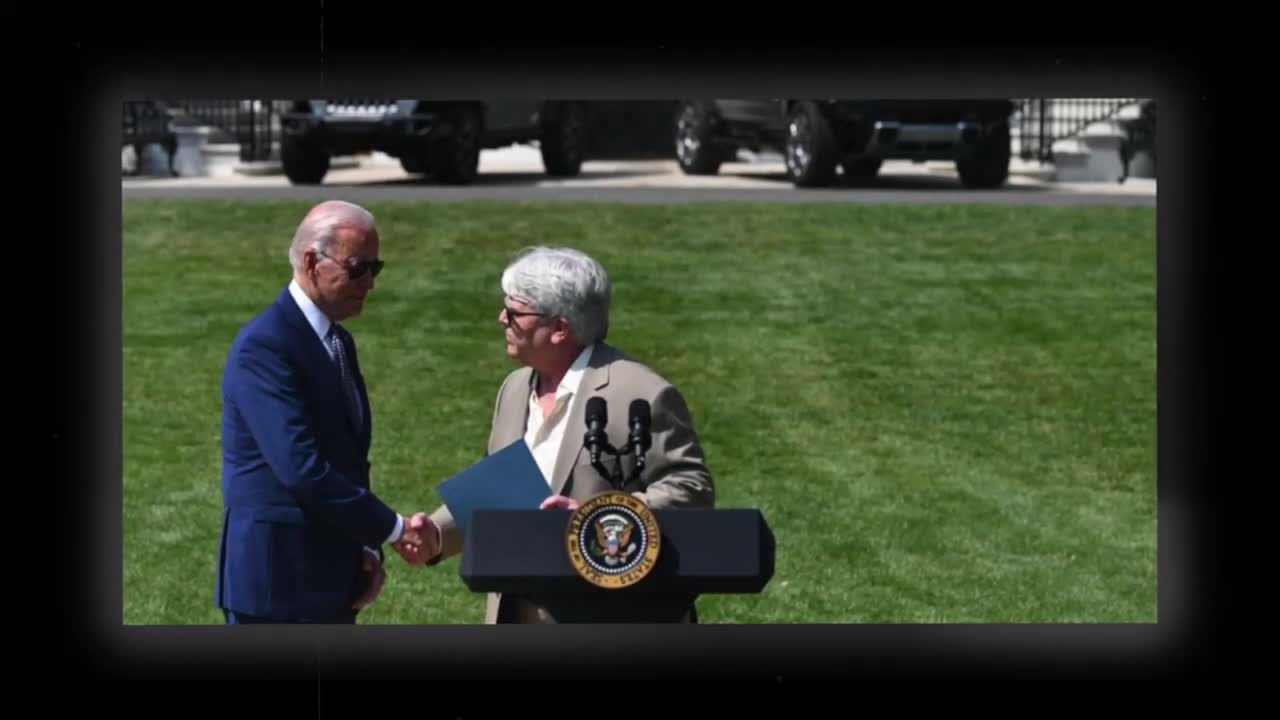 Elon Musk Just DESTROYED Biden On Twitter!