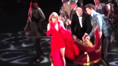 Taylor Swift - Funny Bloopers on Stage