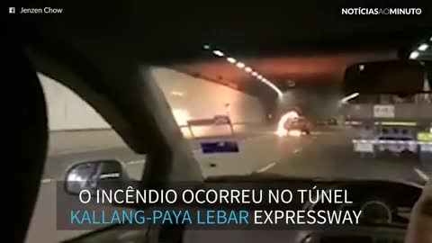 Táxi pega fogo em um túnel em Singapura e causa pânico