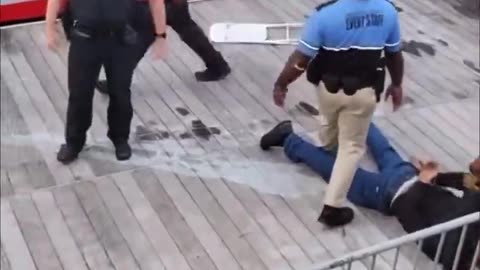 Huge brawl breaks out on Alabama riverfront after boat parking dispute [Full Video]