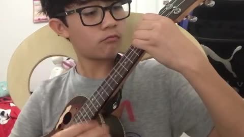 Heitor no Ukulele